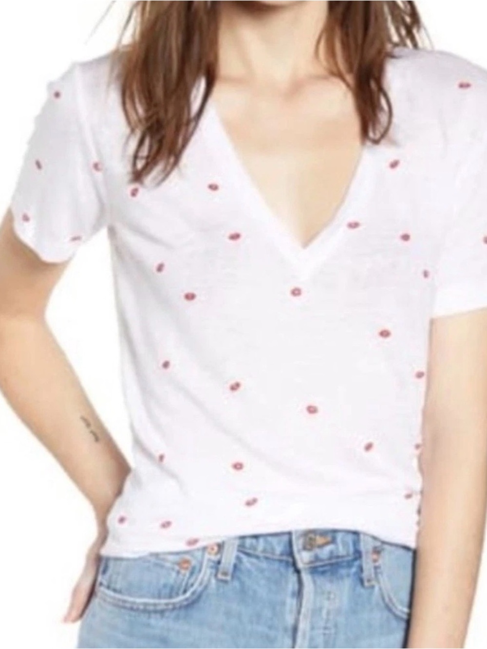 RAILS Cara Kisses Lip Print Short-Sleeve Medium T-Shirt Linen Blend White V-Neck